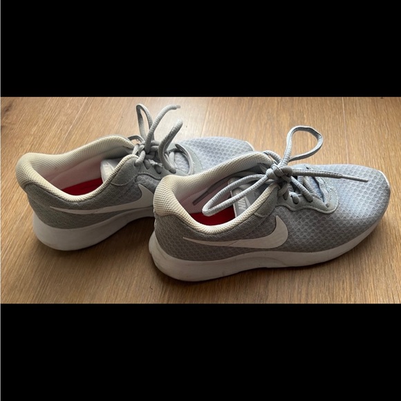 Nike Tanjun Shoes Women’s Size 6 - Picture 5 of 11